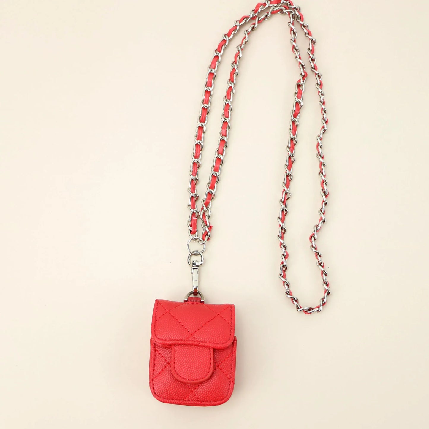 Crossbody AirPods Hülle im Handtaschen Design aus Leder mit Kette in rot
