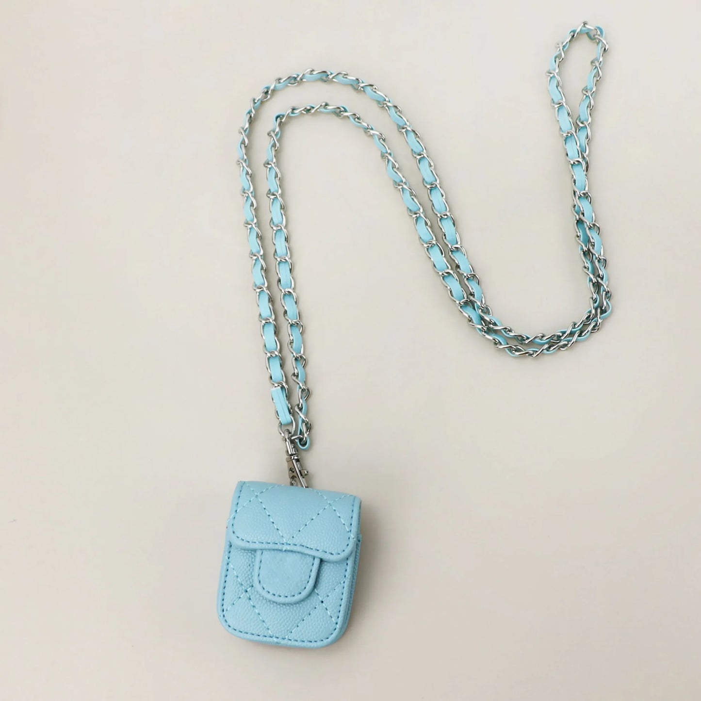 Crossbody AirPods Hülle im Handtaschen Design aus Leder mit Kette in blau