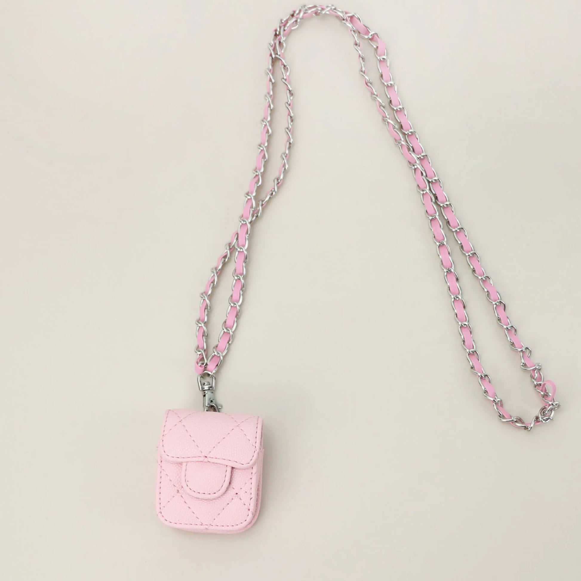 Crossbody AirPods Hülle im Handtaschen Design aus Leder mit Kette in pink