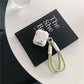 Modische AirPods Hülle mit Buchstabendesign und Seil