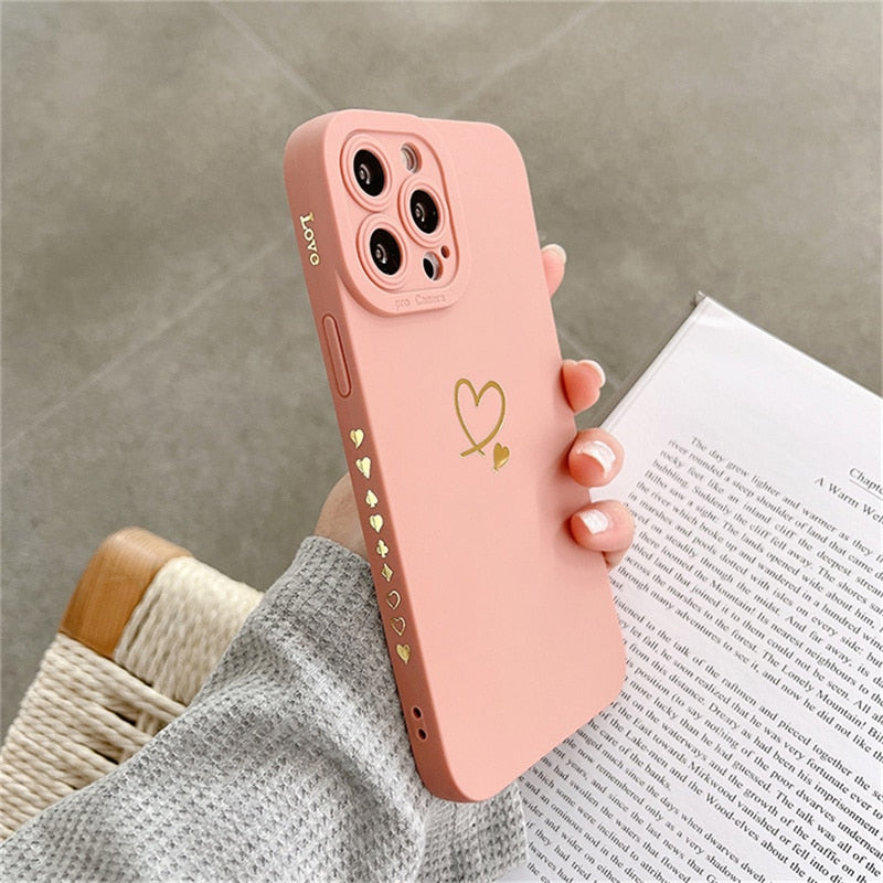 Modische iPhone Hülle mit goldenen Herzen in pink