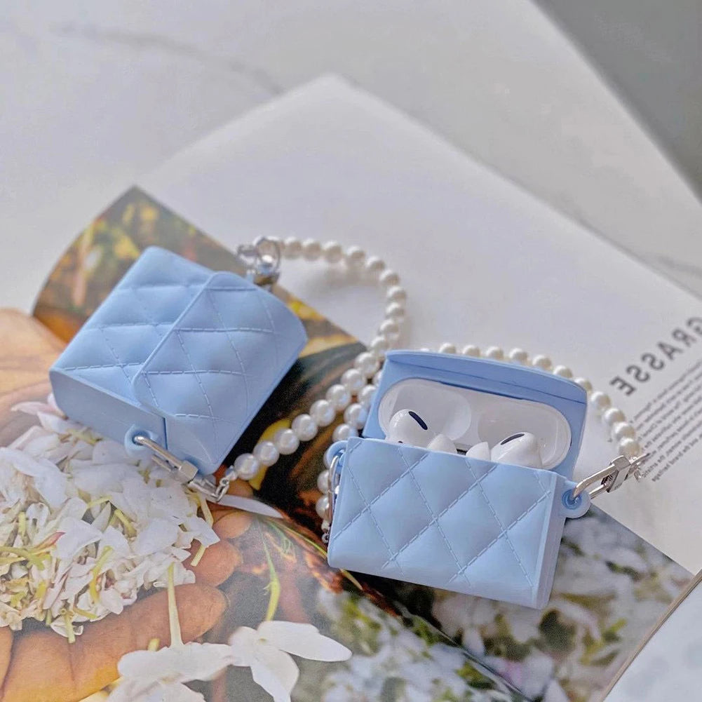 Modische AirPods Hülle als Handtasche Design mit Perlenkette in blau