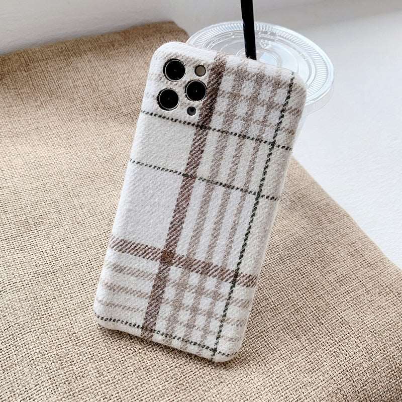 Modische iPhone Hülle aus Wolle in weiß