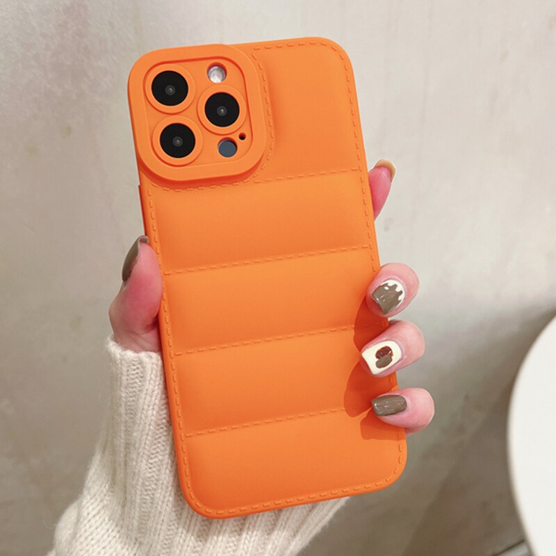 Modische iPhone Hülle als The North Face Pufferhülle in orange