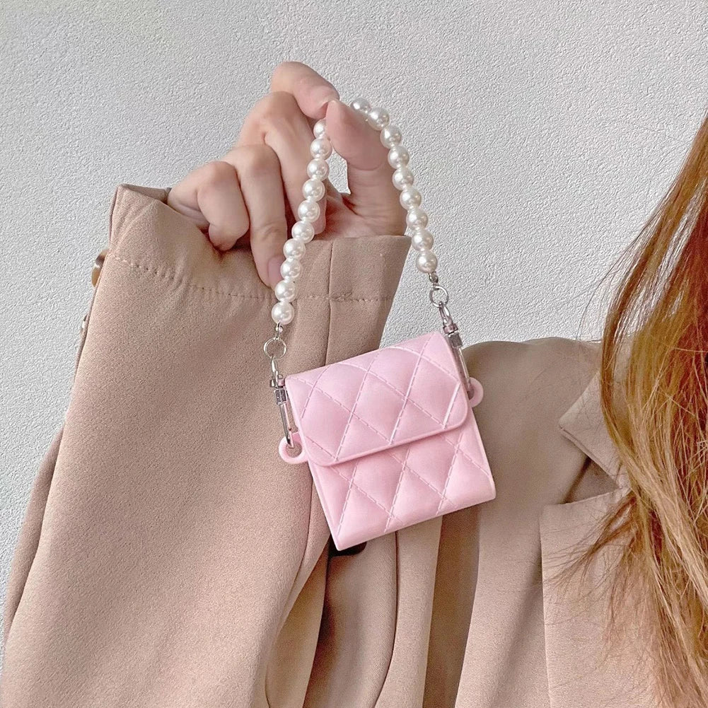 Modische AirPods Hülle als Handtasche Design mit Perlenkette in pink