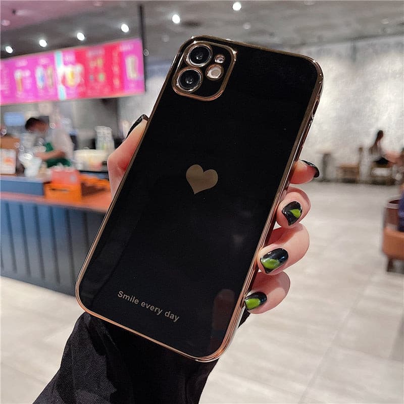 Modische iPhone Hülle mit Herzmuster in schwarz