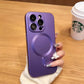 Modische iPhone Hülle Matt mit Perleffekt und MagSafe in lila